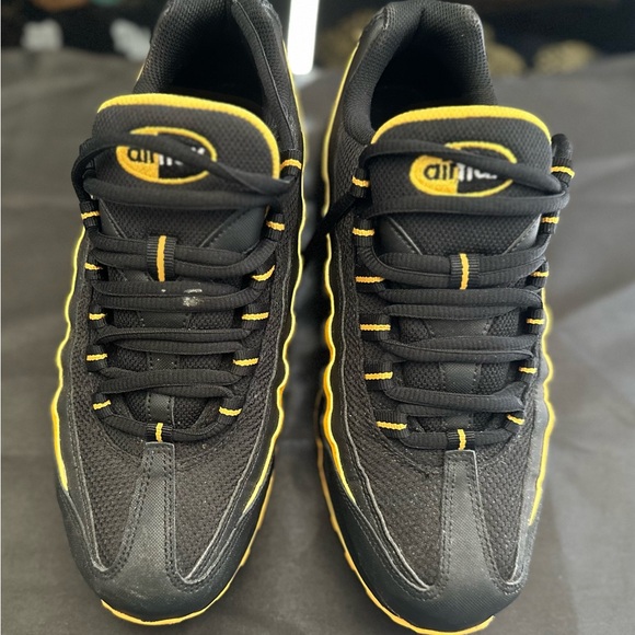 Air Max 95 GS / University Gold / 6.5Y / Women’s 8 - Picture 5 of 7